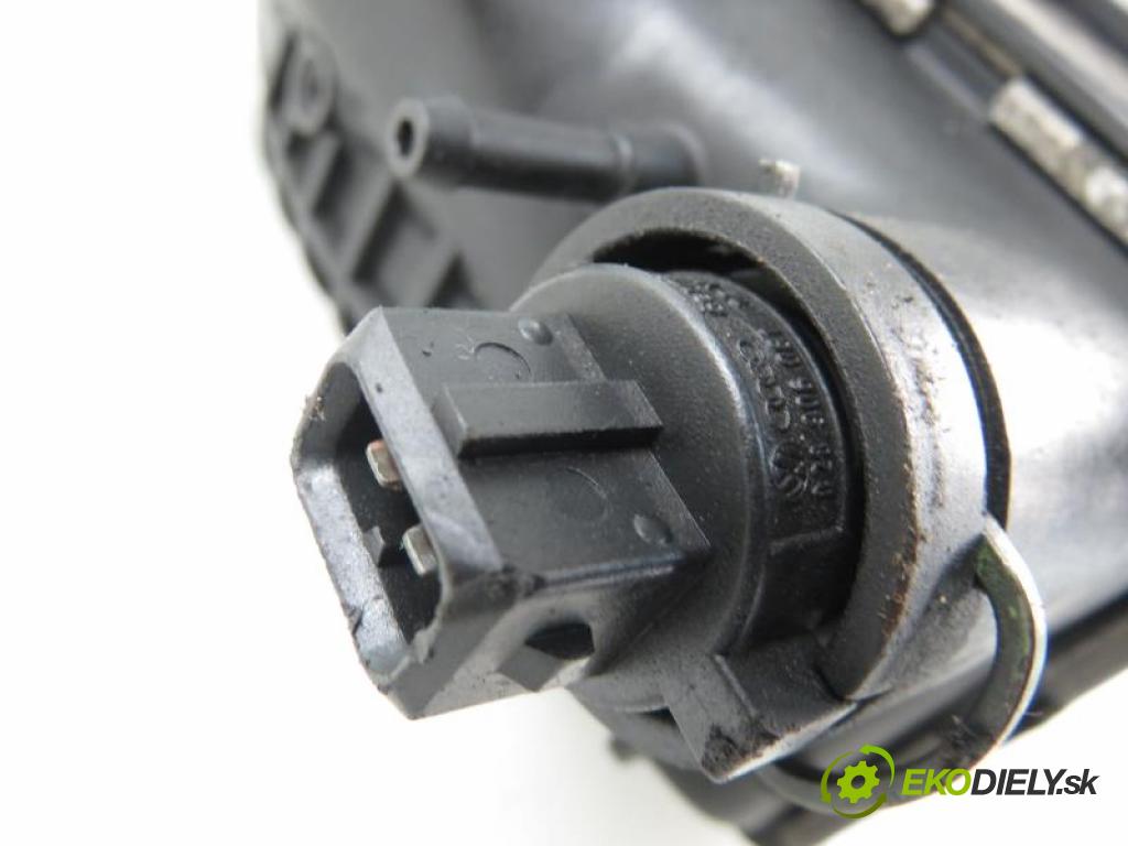 VW TRANSPORTER T4 2.5 TDI AYC, AUF, ACV manual 5 stupňová 75 kW 102 km  chladič intercooler 701145805A (Hadice chlazení vzduchu)