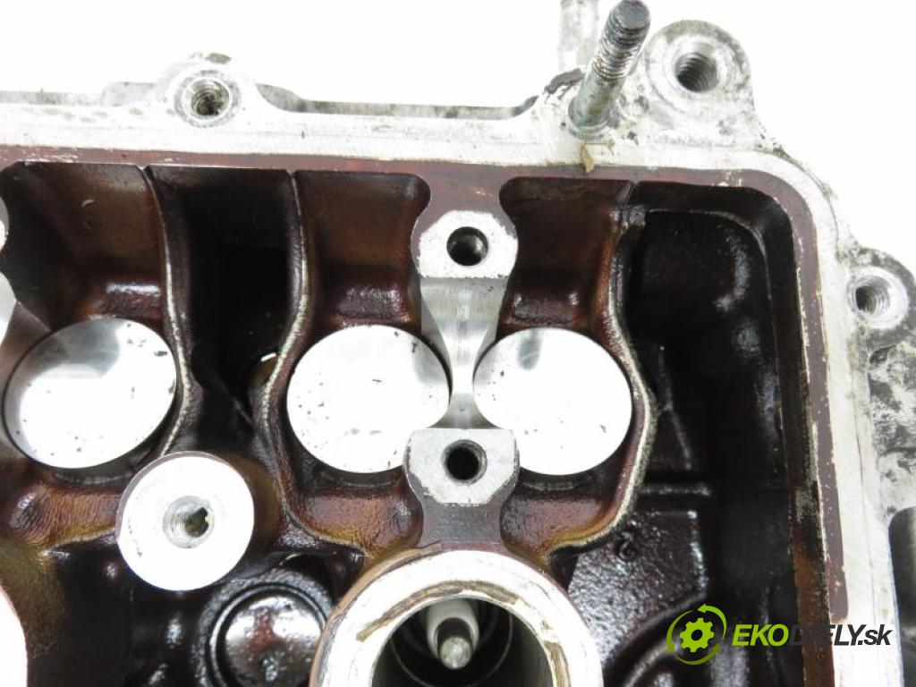 TOYOTA YARIS II 1.0 VVT-I 1KR-FE manual 5 stupňová 51 kW 69 km  hlava  (Hlavy valcov)