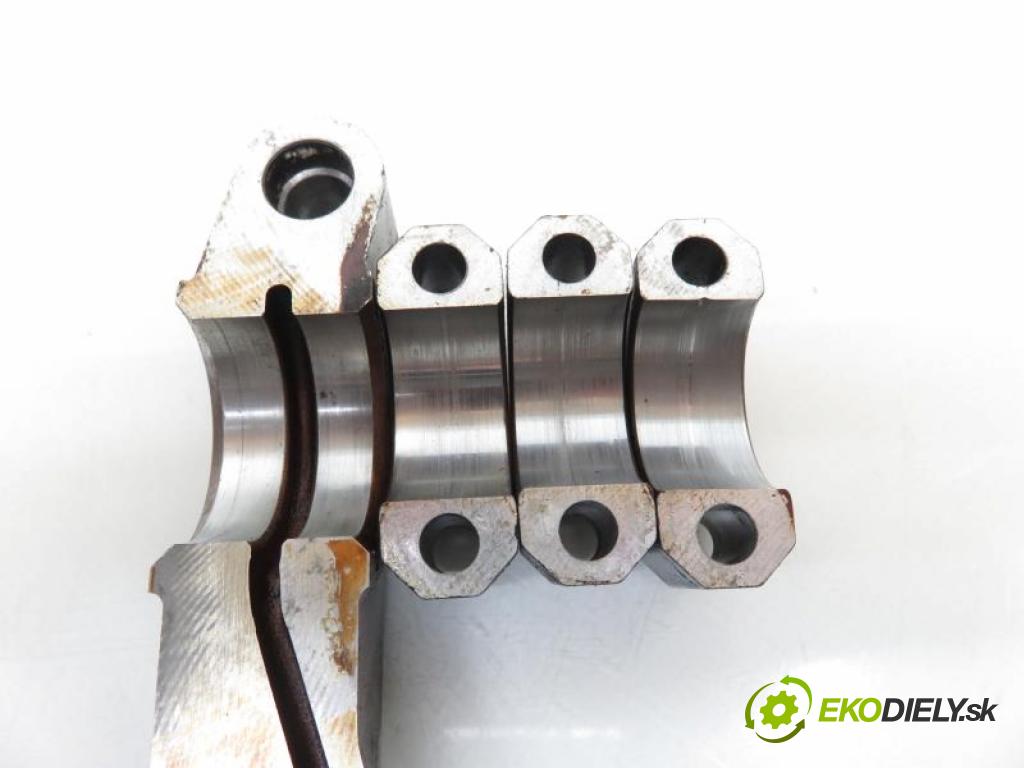 TOYOTA YARIS II 1.0 VVT-I 1KR-FE manual 5 stupňová 51 kW 69 km  hlava  (Hlavy valcov)