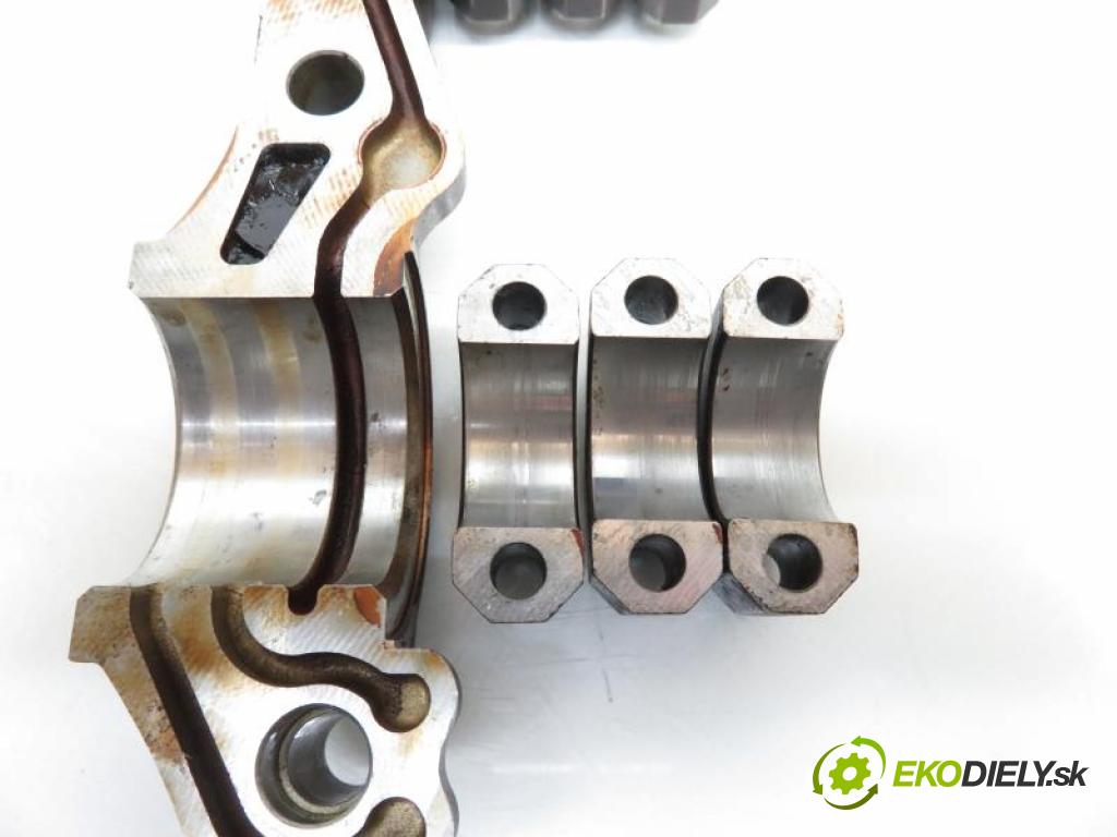 TOYOTA YARIS II 1.0 VVT-I 1KR-FE manual 5 stupňová 51 kW 69 km  hlava  (Hlavy valcov)