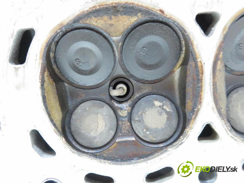 TOYOTA YARIS II 1.0 VVT-I 1KR-FE manual 5 stupňová 51 kW 69 km  hlava  (Hlavy valcov)