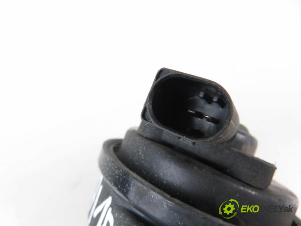 AUDI A4 B7 (8EC) 2.0 TDI 16V BLB, BRE manual 6 stupňová 103 kW 140 km  klaksón 8E0951221A (Klaksóny)