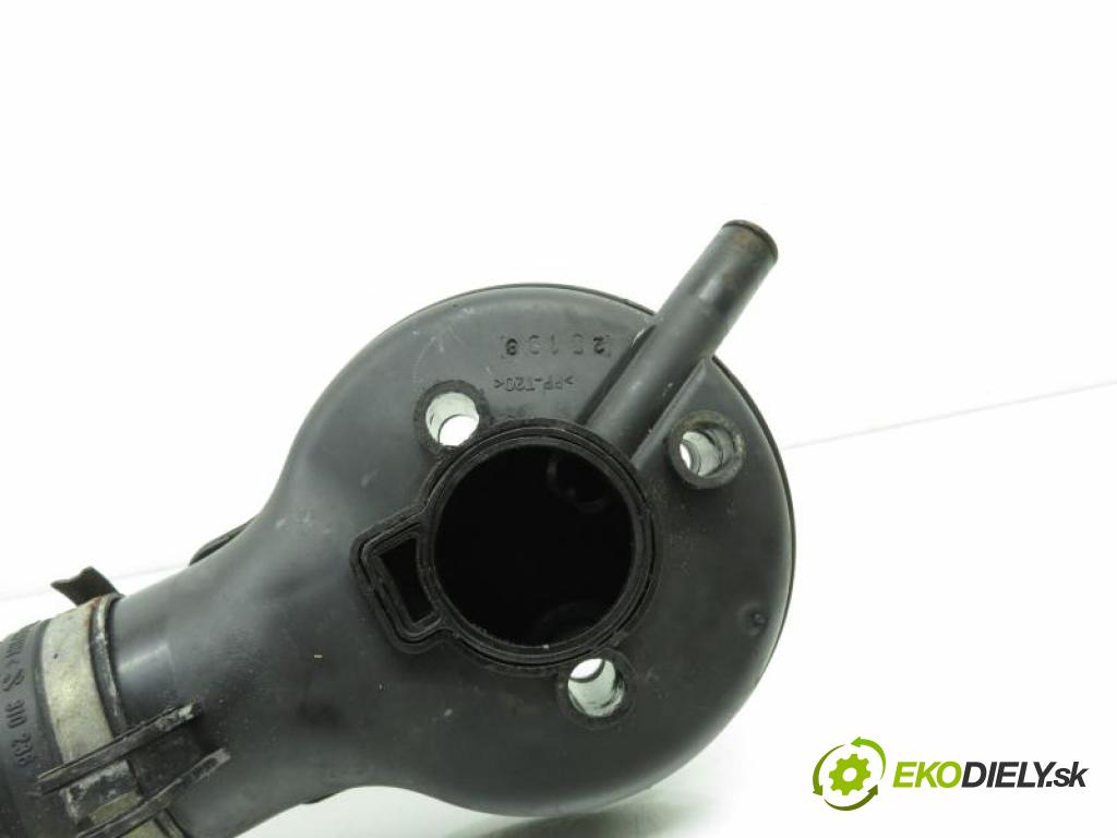 OPEL CORSA B 1.0 I 12V X 10 XE manual 5 stupňová 40 kW 54 km  Rúra přívodu vzduchu 90570230