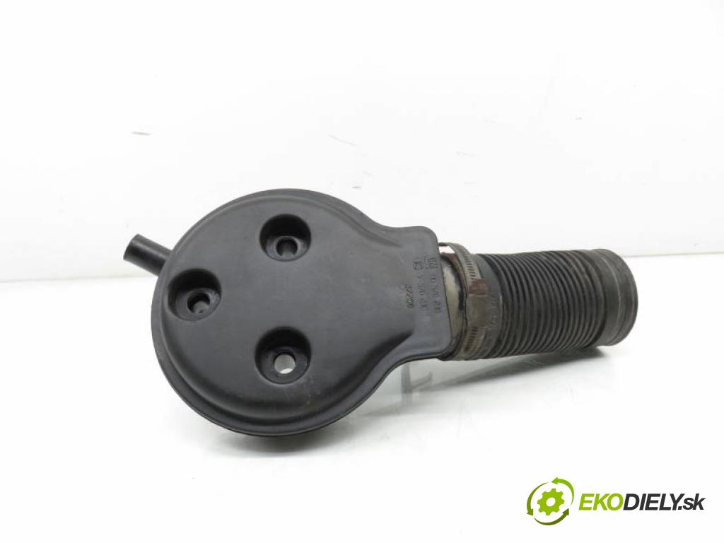 OPEL CORSA B 1.0 I 12V X 10 XE manual 5 stupňová 40 kW 54 km  Rúra přívodu vzduchu 90570230