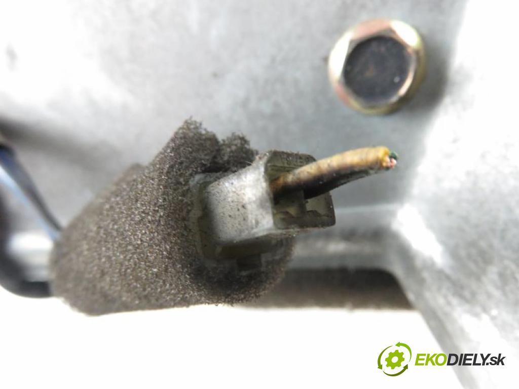 KIA SPORTAGE I 2.0 TD 4WD RF manual 5 stupňová 4X4 61 kW 83 km  Motorček stierače zad.  (Motorčeky stieračov predné)