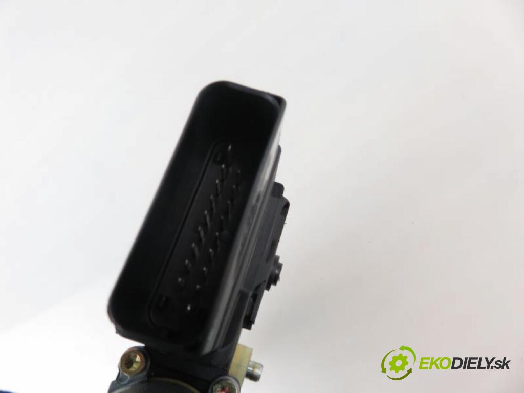 VW PASSAT B5 1.9 TDI AVG, AFN manual 5 stupňová 81 kW 110 km  Motorček sťahovania okien LT 3B9839751AT/101439202/05076610 (Ostatné)