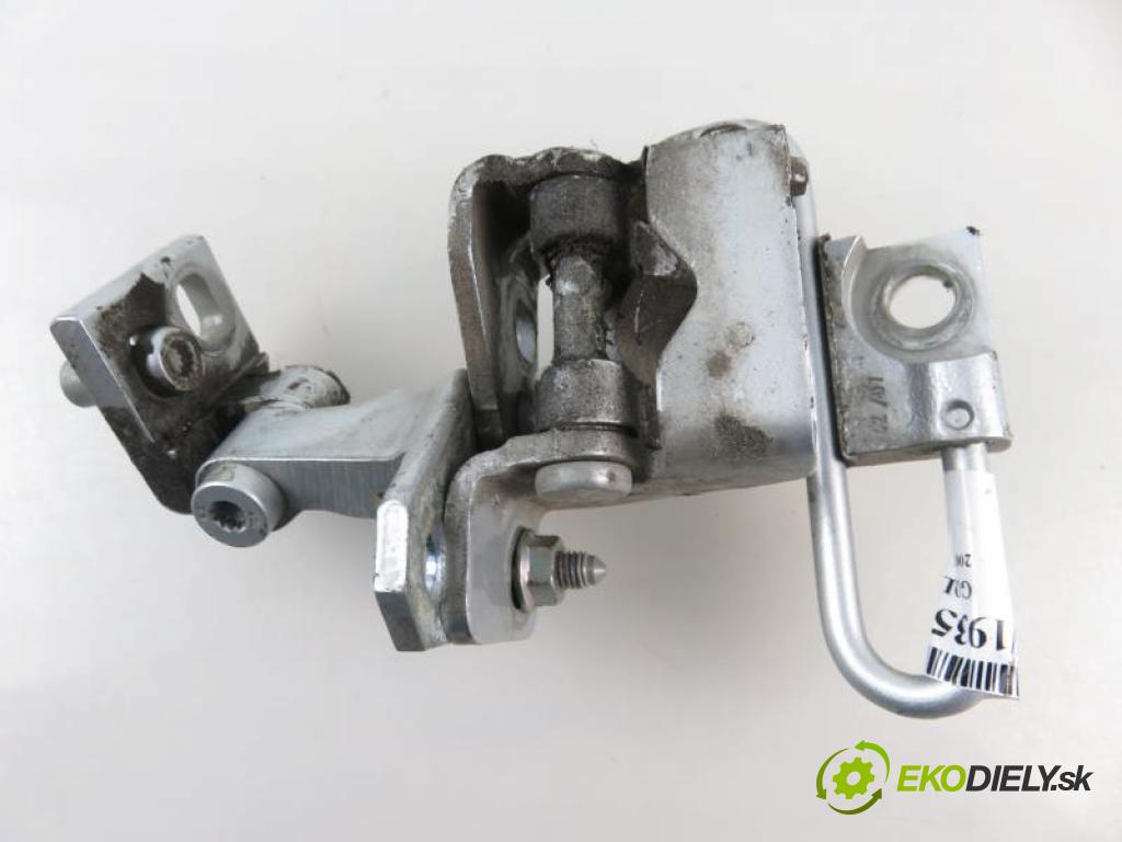 VW GOLF V 5 2.0 TDI BMM manual 6 stupňová 103 kW 140 km  závěs dveře LT 1K4833411P/1K9833401C (Závěsy)