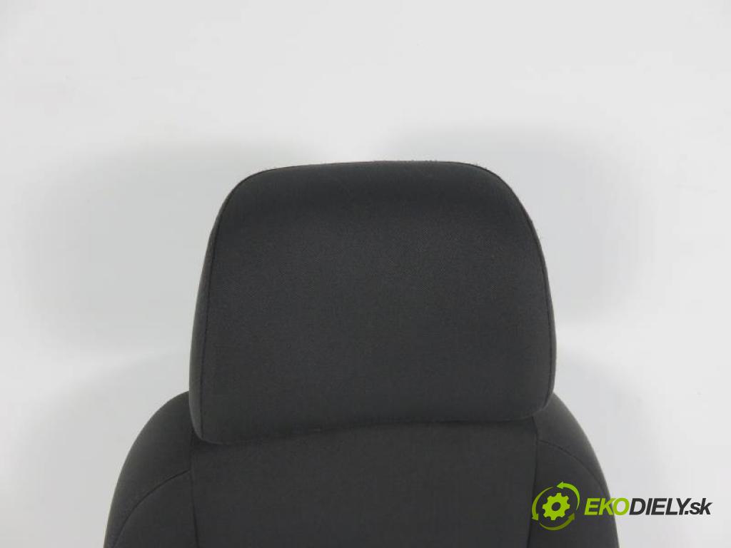 VW GOLF V 5 2.0 TDI BMM manual 6 stupňová 103 kW 140 km  Sedadlo  (Sedačky, sedadlá)