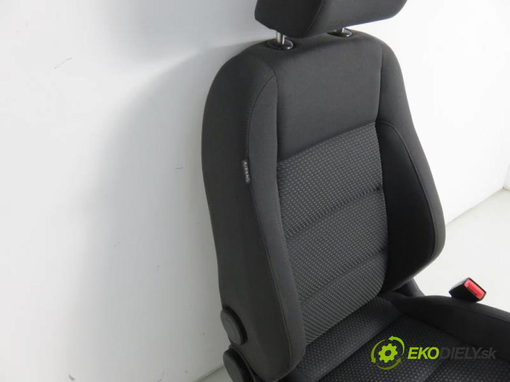 VW GOLF V 5 2.0 TDI BMM manual 6 stupňová 103 kW 140 km  Sedadlo  (Sedačky, sedadlá)