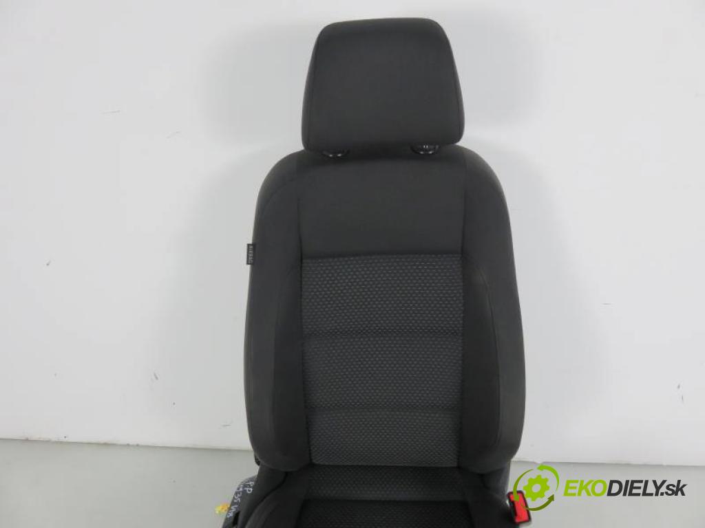 VW GOLF V 5 2.0 TDI BMM manual 6 stupňová 103 kW 140 km  Sedadlo  (Sedačky, sedadlá)