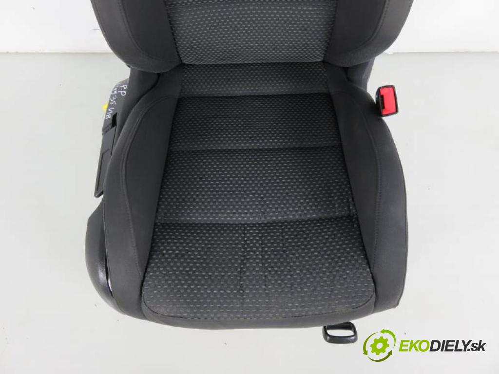 VW GOLF V 5 2.0 TDI BMM manual 6 stupňová 103 kW 140 km  Sedadlo  (Sedačky, sedadlá)