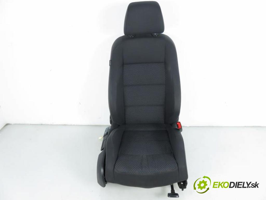 VW GOLF V 5 2.0 TDI BMM manual 6 stupňová 103 kW 140 km  Sedadlo  (Sedačky, sedadlá)