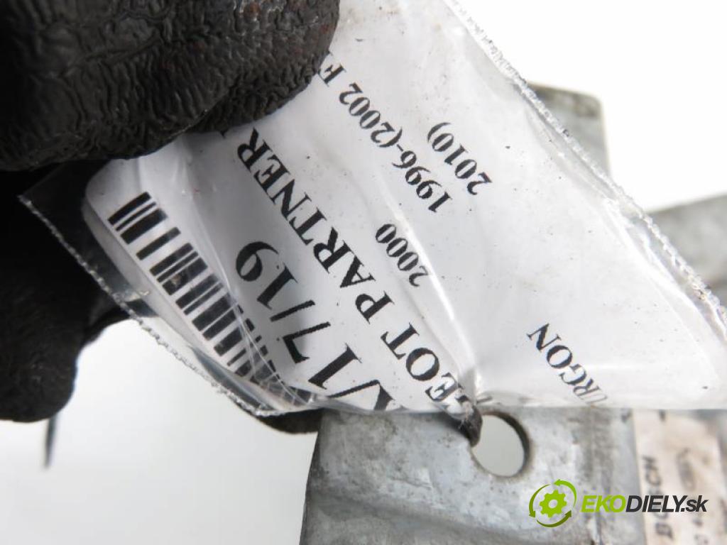 PEUGEOT PARTNER I 1.8 D A9A (XUD7) manual 5 stupňová 44 kW 60 km  Motorček stierače zad. 0390201408/3397020406 (Motorčeky stieračov predné)