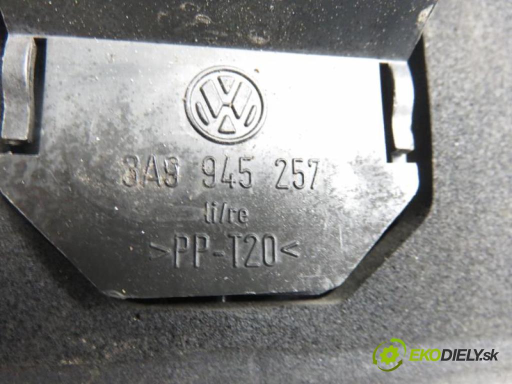 VW PASSAT B4 1.9 TDI 1Z manual 5 stupňová 66 kW 90 km  Svetlo pravé zadné 3A9945112 (Svetlá zadné)
