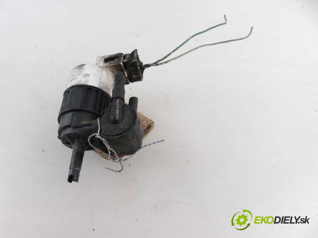 NISSAN ALMERA II N16 2.2 DI YD22DDT manual 5 stupňová 81 kW 110 km  pumpa / Motorček ostrekovača  (Motorčeky, čerpadlá ostrekovačov)