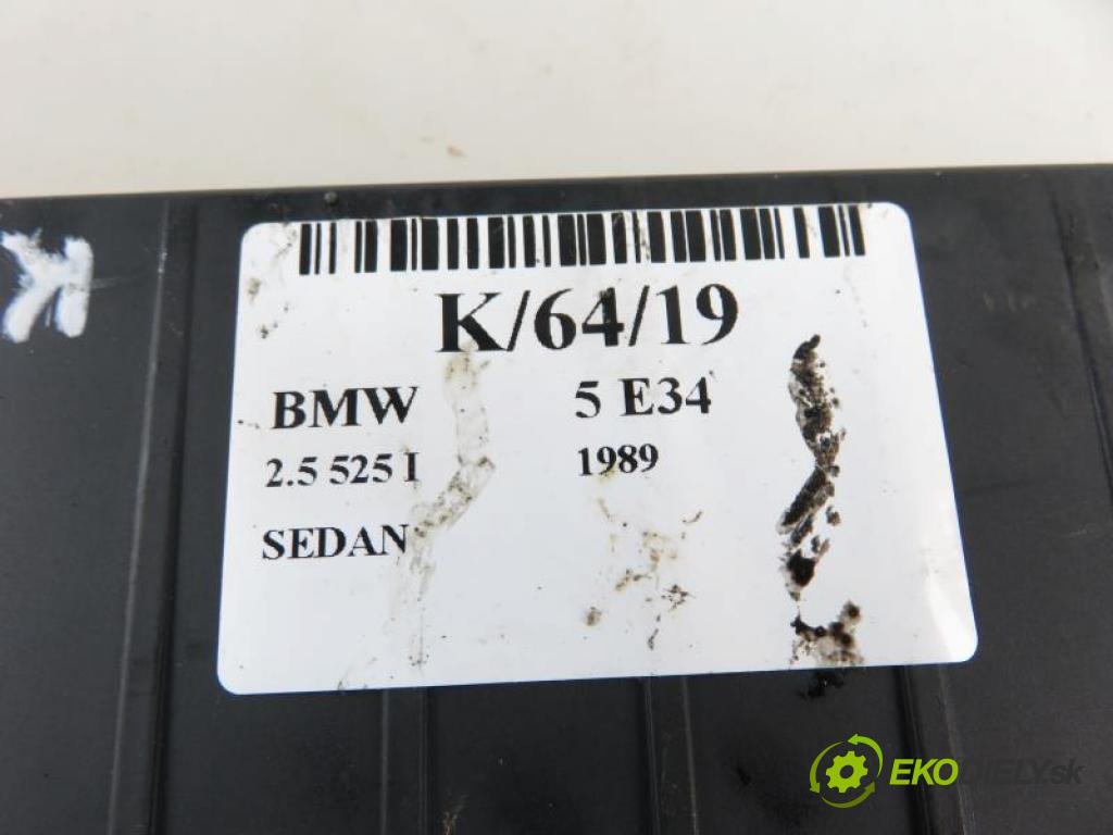 BMW 5 E34 2.5 525 I M20 B25 (256K1) manual 5 stupňová 125 kW 170 km  MODUL komfortu 61351384333/5DK00513502 (Moduly komfortu)