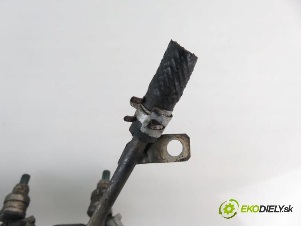 DAIHATSU FEROZA 1.6 I 16V HD-E manual 5 stupňová 4X4 70 kW 95 km  Lišta vstrekovacia 2328087105 (PALIVOVÝ SYSTÉM)