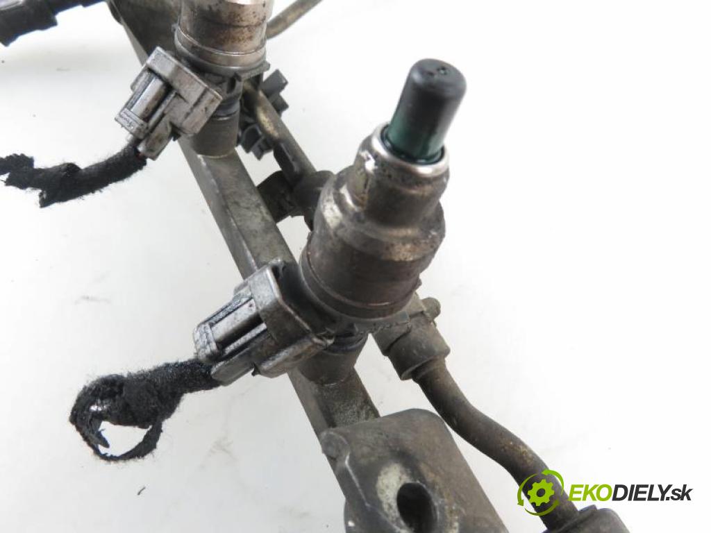 DAIHATSU FEROZA 1.6 I 16V HD-E manual 5 stupňová 4X4 70 kW 95 km  Lišta vstrekovacia 2328087105 (PALIVOVÝ SYSTÉM)