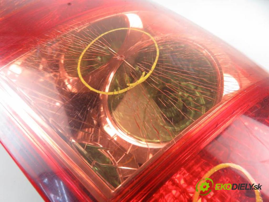 TOYOTA COROLLA E12 1.4 D 1ND-TV manual 5 stupňová 66 kW 90 km  Svetlo ľavé zadné  (Svetlá zadné)