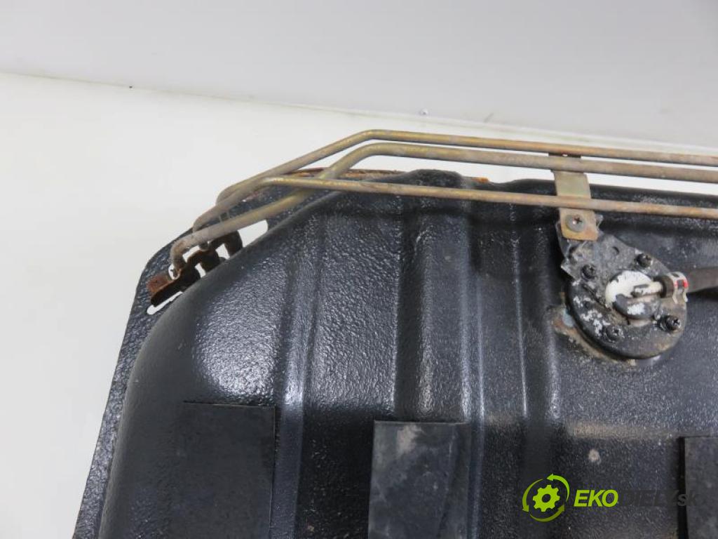 SUZUKI BALENO I 1.6 I 16V 4X4 G16B manual 5 stupňová 72 kW 98 km  nádržka paliva benzín  (Nádrže)