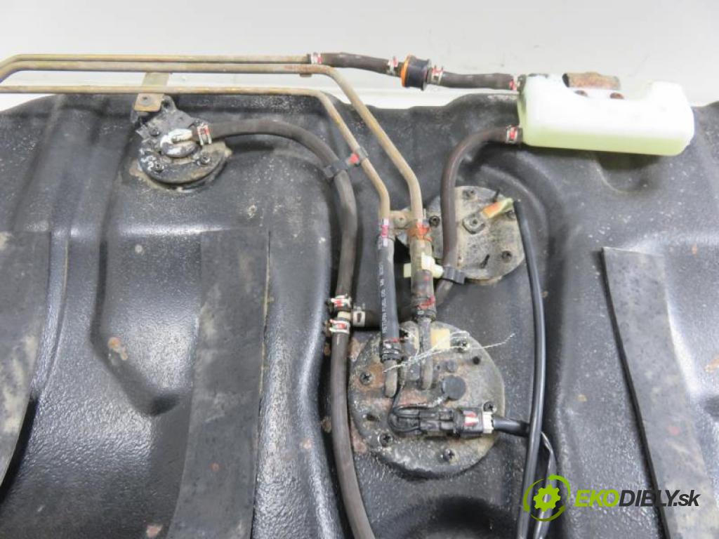 SUZUKI BALENO I 1.6 I 16V 4X4 G16B manual 5 stupňová 72 kW 98 km  nádržka paliva benzín  (Nádrže)