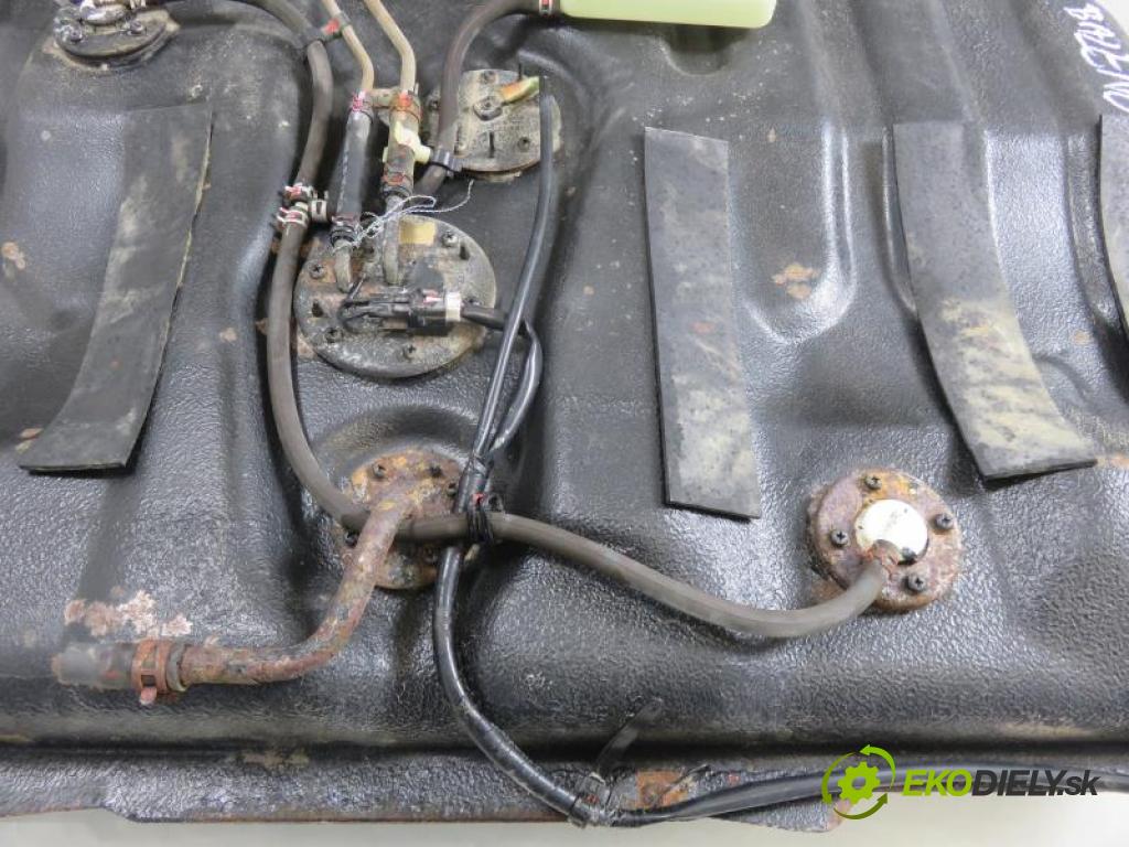 SUZUKI BALENO I 1.6 I 16V 4X4 G16B manual 5 stupňová 72 kW 98 km  nádržka paliva benzín  (Nádrže)