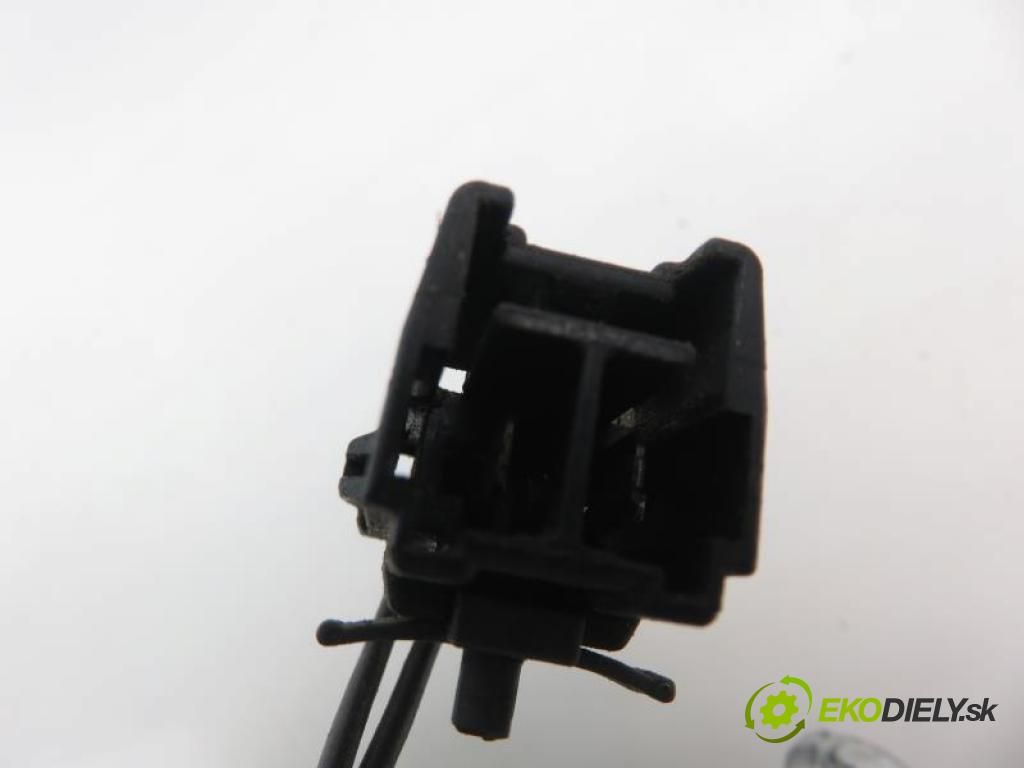 MAZDA 323 F VI (BJ) 1.5 16V ZL05, ZL06 manual 5 stupňová 65 kW 88 km  Posilovač 86204921 (Posilňovače bŕzd)