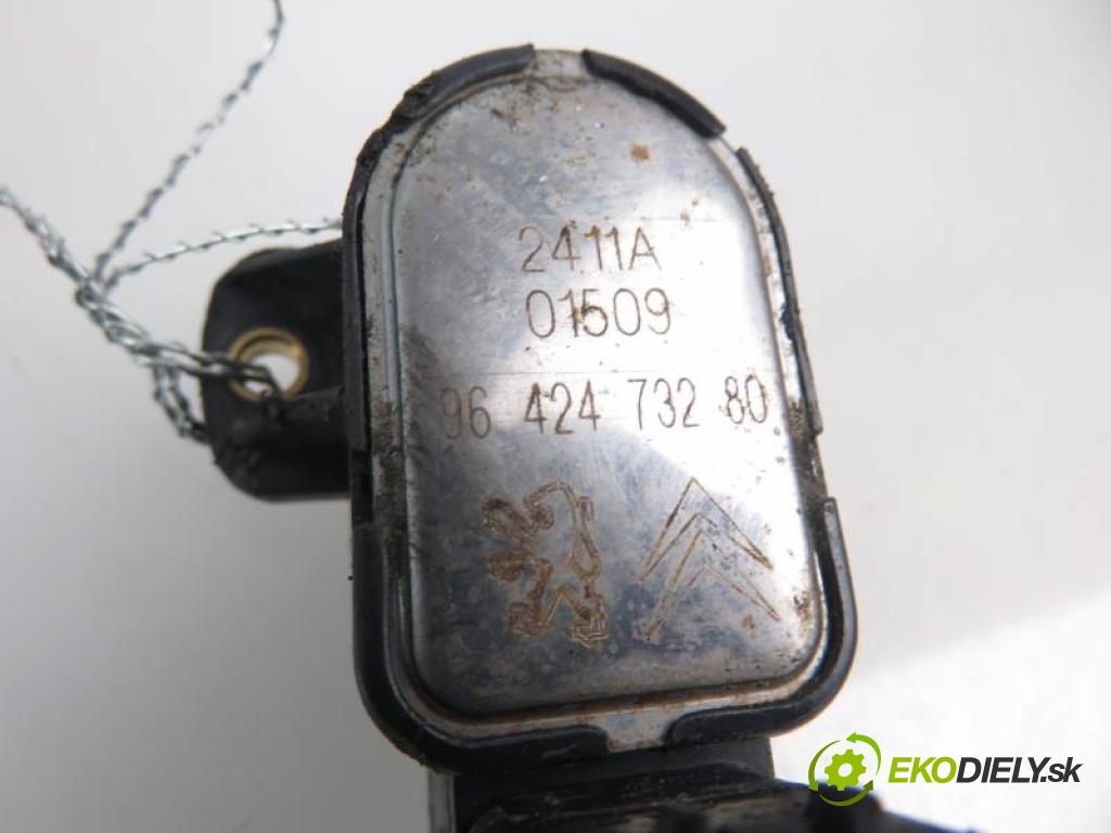 PEUGEOT 206 1.4 I KFX (TU3JP), KFW (TU3JP) manual 5 stupňová 55 kW 75 km  potenciometr váhy vzduchu 9642473280/2411A