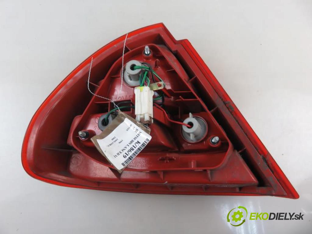 MITSUBISHI LANCER VI 1.3 4G13 manual 5 stupňová 75 kW 55 km  Svetlo pravé zadné  (Svetlá zadné)