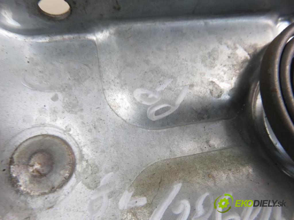 KIA SORENTO I 2.5 CRDI D4CB manual 5 stupňová 4X4 103 kW 140 km  mechanismus oken 824603E000