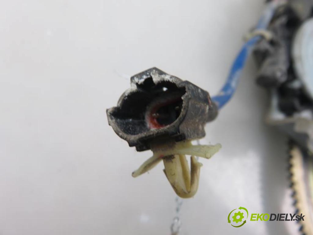 KIA SORENTO I 2.5 CRDI D4CB manual 5 stupňová 4X4 103 kW 140 km  mechanismus oken 824603E000