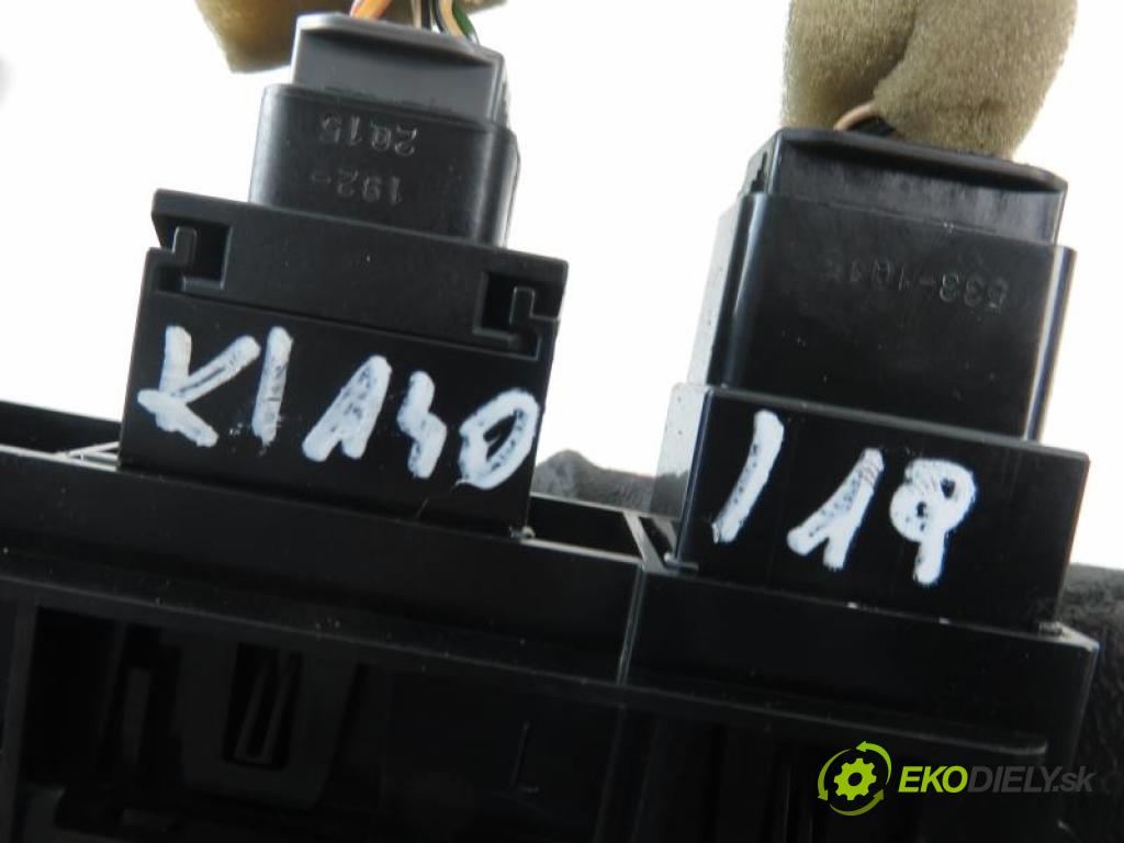 DAEWOO MATIZ M100 0.8 F8CV manual 5 stupňová 38 kW 52 km  prepínač výstražných (núdzových)  (Prepínače, spínače, tlačidlá a ovládače kúrenia)