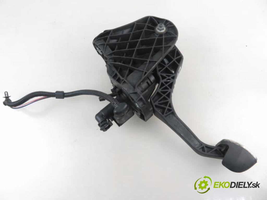 SKODA OCTAVIA II 2.0 TDI RS BMN, CEGA manual 6 stupňová 125 kW 170 km  PEDAL spojky 1K2721059CE/1K0721756/1K2721318B (Pedále)