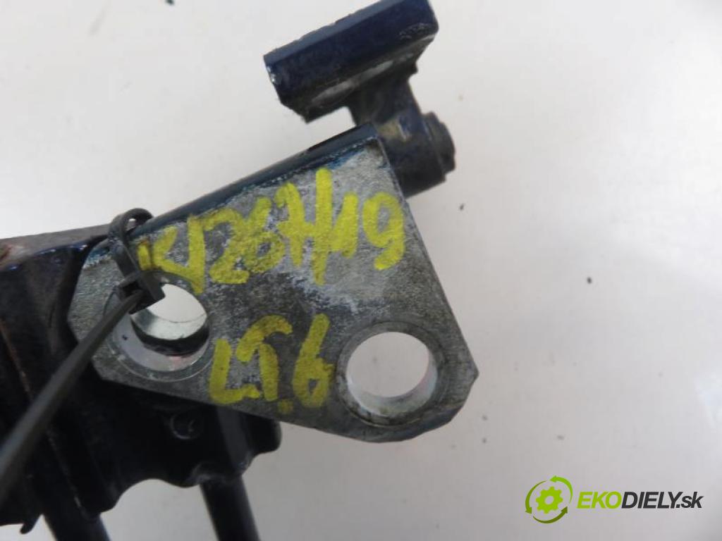 VW PASSAT B6 1.9 TDI BKC, BXE, BLS manual 5 stupňová 77 kW 105 km  závěs dveře LT 3C9833411 (Závěsy)