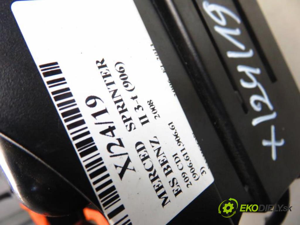 MERCEDES BENZ SPRINTER II 3-t (906) 209 CDI (906.611,906.613) OM 646.984 manual 6 stupňová 65 kW 88 km  popelník A9066800558/A9068100028/A9066890047 (Popelníky)