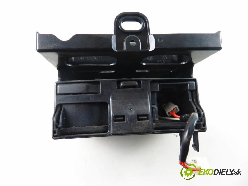 MERCEDES BENZ SPRINTER II 3-t (906) 209 CDI (906.611,906.613) OM 646.984 manual 6 stupňová 65 kW 88 km  popelník A9066800558/A9068100028/A9066890047 (Popelníky)