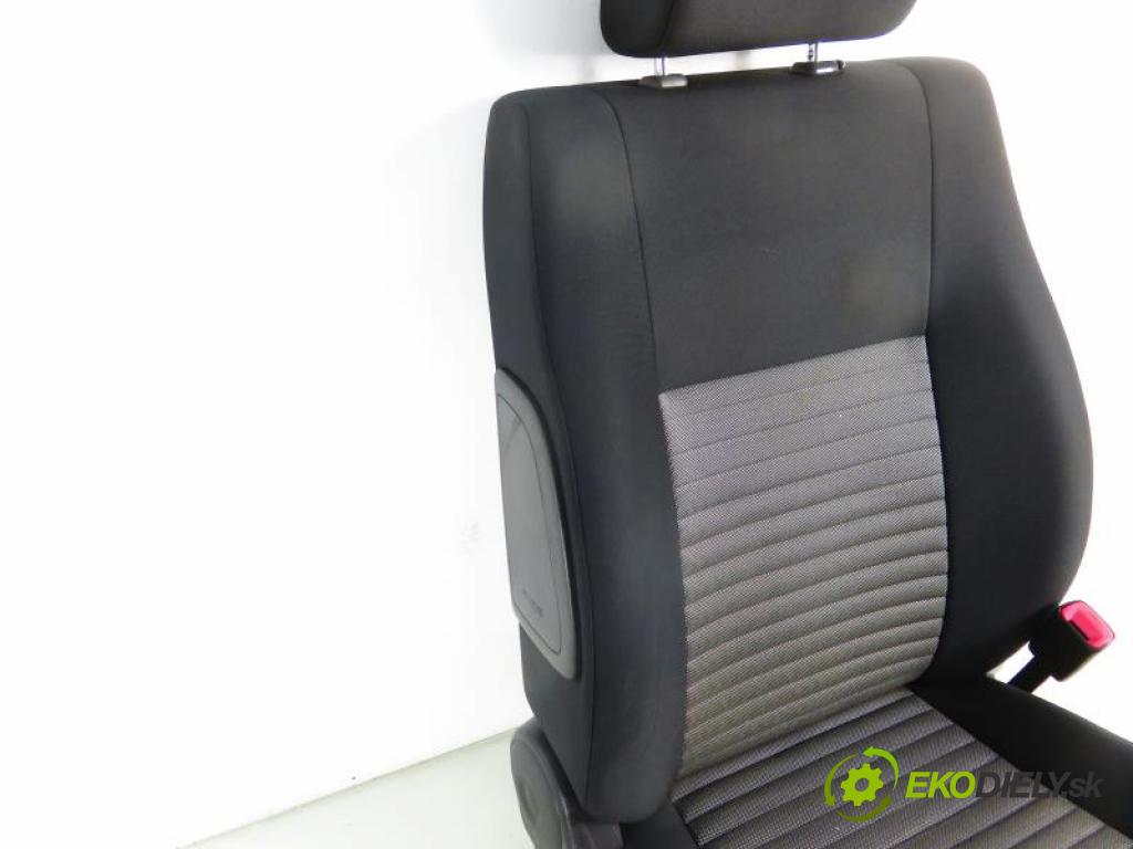 SUZUKI SX4 I (EY) 1.6 DDIS 9HX manual 5 stupňová 66 kW 90 km  Sedadlo  (Sedačky, sedadlá)