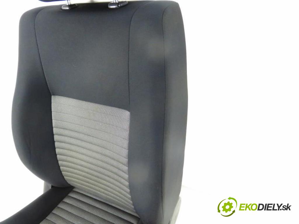 SUZUKI SX4 I (EY) 1.6 DDIS 9HX manual 5 stupňová 66 kW 90 km  Sedadlo  (Sedačky, sedadlá)
