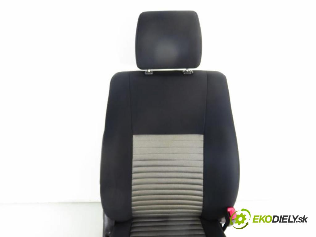 SUZUKI SX4 I (EY) 1.6 DDIS 9HX manual 5 stupňová 66 kW 90 km  Sedadlo  (Sedačky, sedadlá)