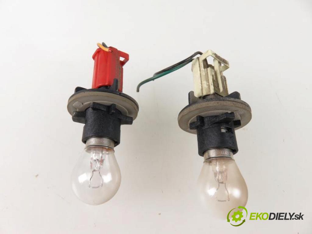 LAND ROVER FREELANDER I (L314) 2.0 DI 20 T2N manual 5 stupňová 4X4 72 kW 98 km  Svetlo pravé zadné AMR4003/22960202 (Svetlá zadné)