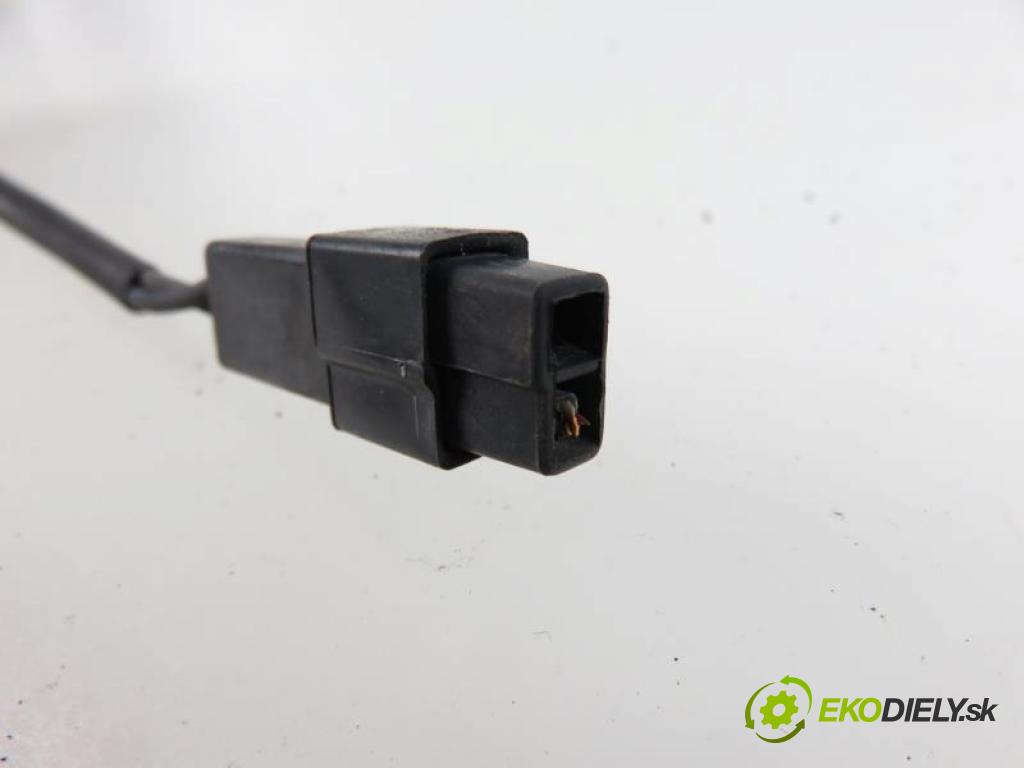 VW GOLF IV 4 1.6 AEH, APF, AKL manual 5 stupňová 74 kW 100 km  ostřikovač ostřikovače 8L0955988 (Ostatní)