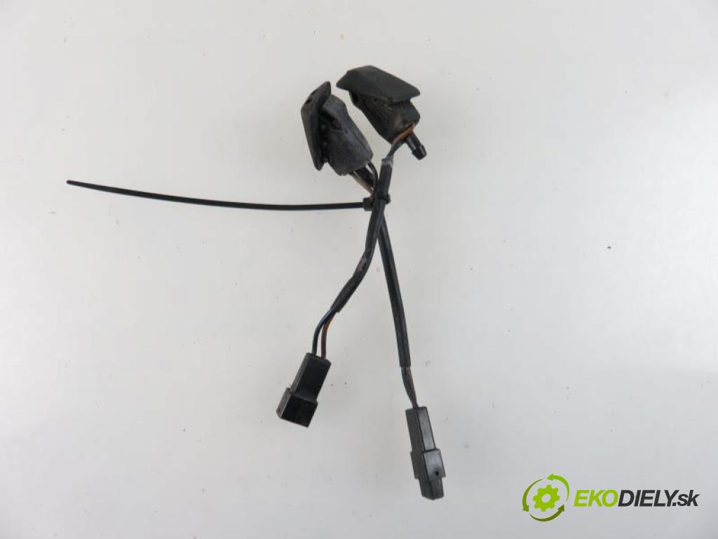 VW GOLF IV 4 1.6 AEH, APF, AKL manual 5 stupňová 74 kW 100 km  ostřikovač ostřikovače 8L0955988 (Ostatní)