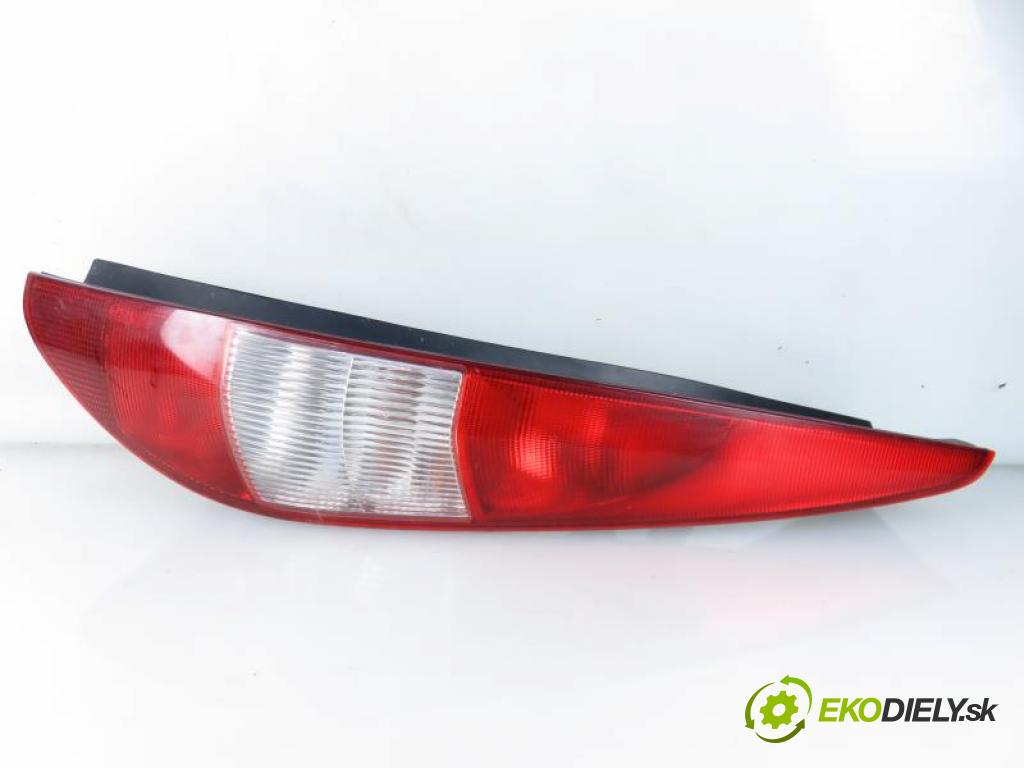 FORD MONDEO MK3 III KOMBI 2004 2,00 Lampy tylne 1998,00 světlo pravé zadní 1S7113404C