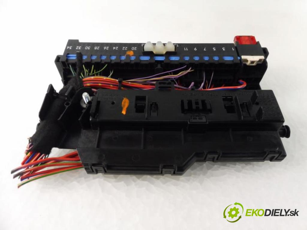 BMW 3 Touring E46 KOMBI 2001 2,00 Skrzynki bezpieczników 1951,00 skříňka POJISTKY: 8364542;8364540