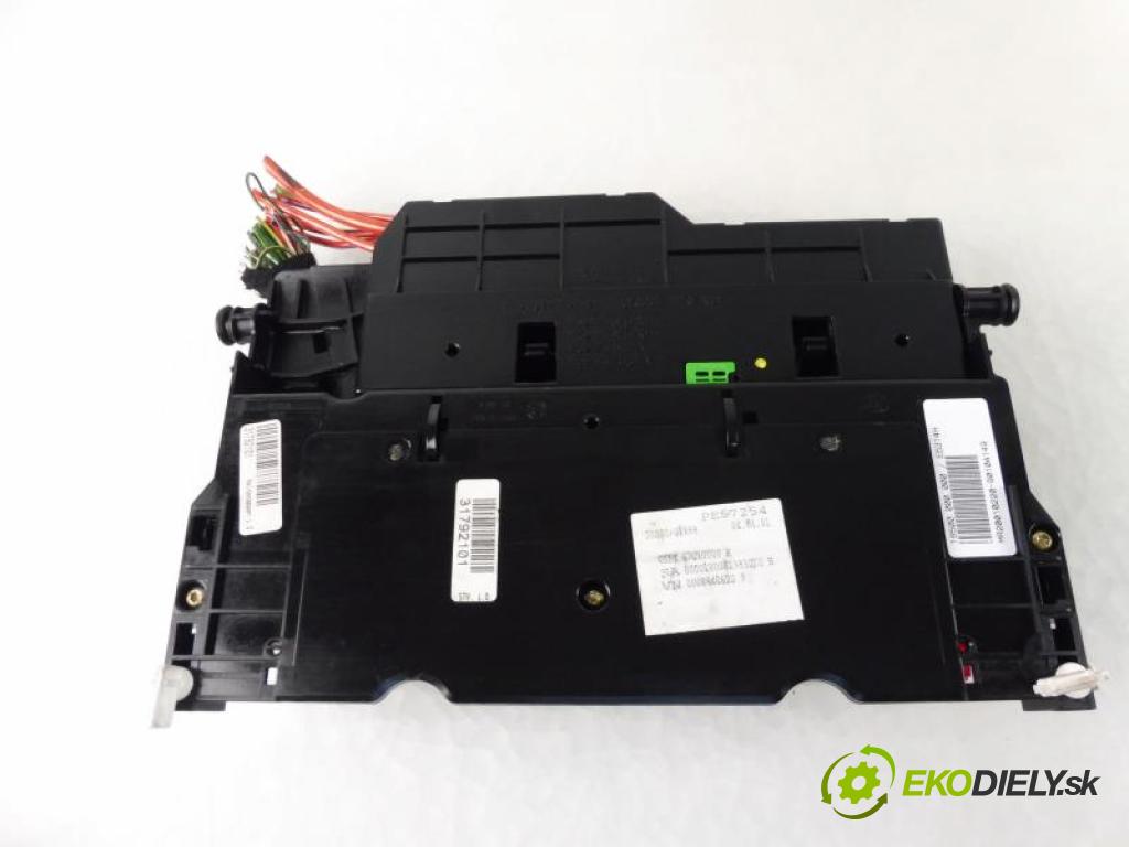 BMW 3 Touring E46 KOMBI 2001 2,00 Skrzynki bezpieczników 1951,00 skříňka POJISTKY: 8364542;8364540