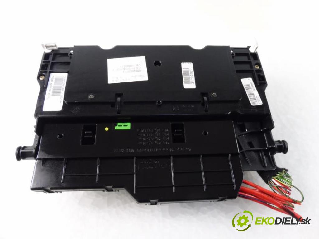 BMW 3 Touring E46 KOMBI 2001 2,00 Skrzynki bezpieczników 1951,00 skříňka POJISTKY: 8364542;8364540