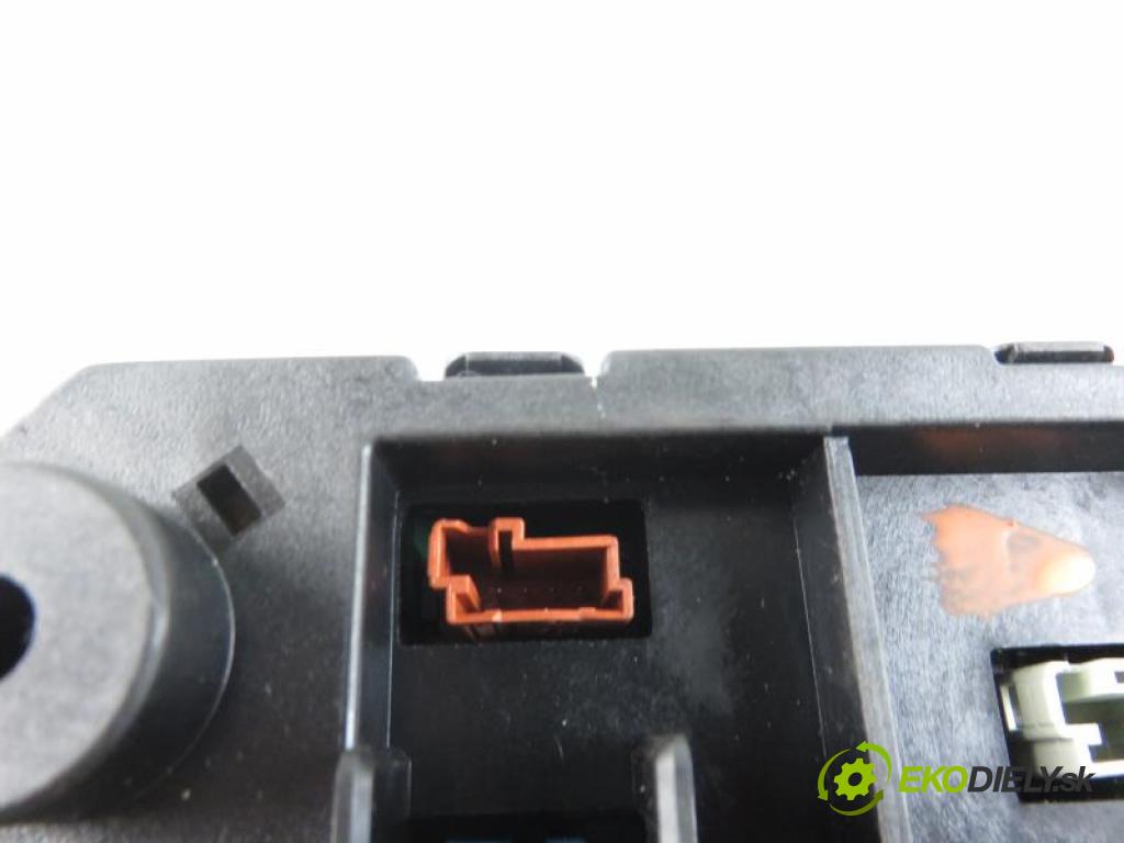 CITROEN C4 Grand Picasso I (UA_) VAN 2008 2,00 Panele sterowania, przełączniki 1997,00 PAKA/ŘAZENÍ/SADA: 96644965XT;96591774XT;96481641XT