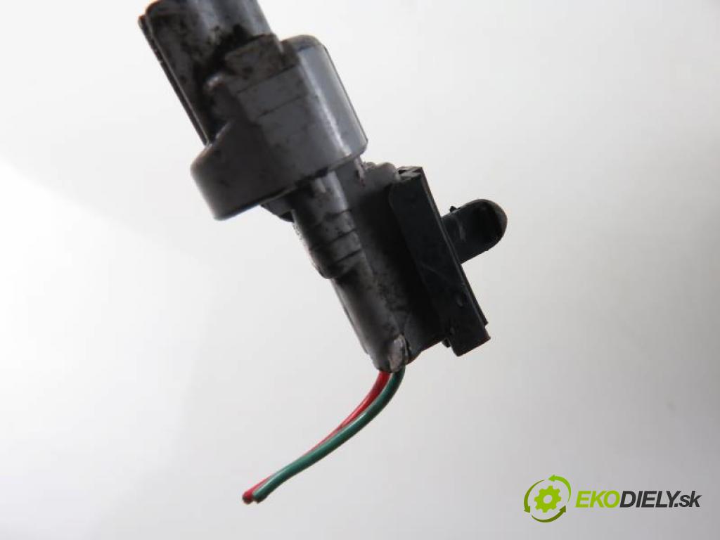 TOYOTA AVENSIS I (T22) KOMBI 1999 1,60 Zwrotnice 1587,00 náboj LP ABS