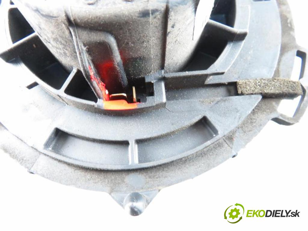 MAZDA 3 I  BK HB 2005 1,60 Dmuchawy 1560,00 Ventilátor vetráku HB111BN7N02;8940000270