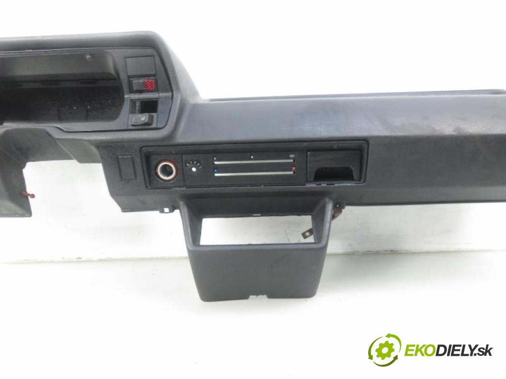 VW POLO (86C, 80) HB 1986 1272,00 Deski rozdzielcze, konsole 1272,00 doska 867857075;867857007A;867857053A
